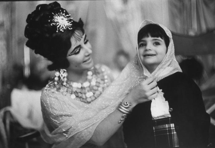 Elizabeth Taylor on the set of ‘Cleopatra’ (1963)