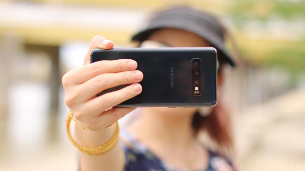 How to Use Midjourney Selfie Prompts To Get Fancy Selfie